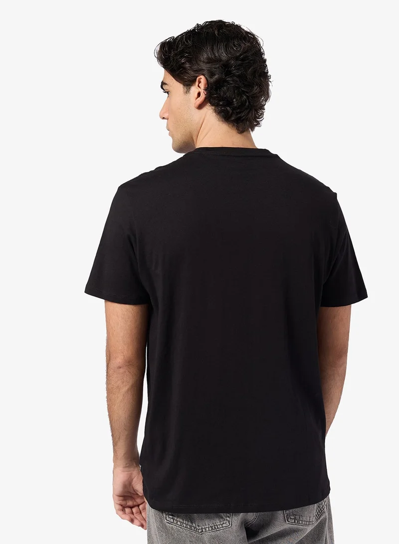 جس تيشيرت بأكمام قصيرة ورسمة مثلث